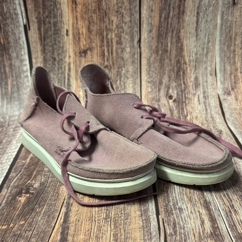 Preowned Clarks Purple Suede Lace-Up Hiking Shoes Size 6.5 Item #PHK7006